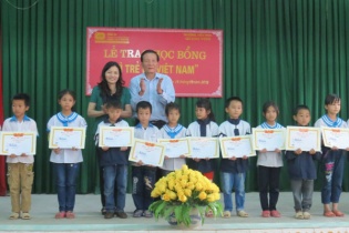 Học bổng Vì trẻ em Việt Nam đến với học sinh nghèo tỉnh Hưng Yên