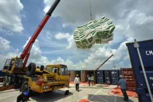 Việt Nam nhập siêu 32,3 tỷ USD từ Trung Quốc năm 2015