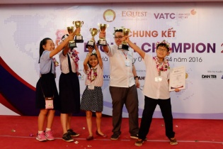 Chung kết English Champion 2016: Thí sinh hào hứng với chủ đề thời sự