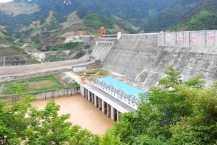 Hỗ trợ dự án di dân, tái định cư thủy điện Sơn La