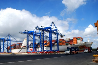 Thí điểm vận chuyển hàng hóa trung chuyển giữa các cảng biển quốc tế
