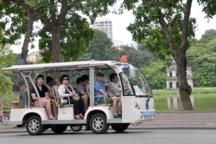 Cho phép thí điểm chở khách du lịch bằng ô tô điện trong khu vực hạn chế