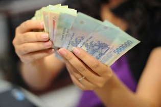 Lương thưởng lãnh đạo ngành Hàng tiêu dùng tăng cao trong quý III