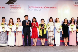Lotte trao học bổng với tổng giá trị 23.400 USD cho 78 sinh viên Việt Nam xuất sắc