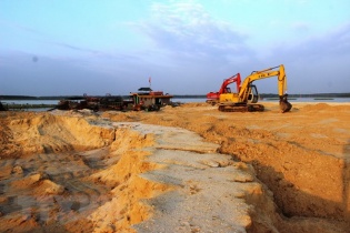 Không xuất khẩu quặng nguyên khai, tinh quặng vàng, đồng