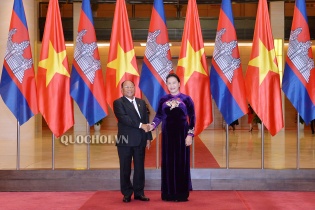 Chủ tịch Quốc hội Nguyễn Thị Kim Ngân hội đàm với Chủ tịch Quốc hội Campuchia
