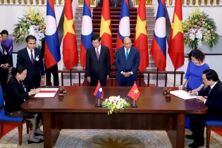 Việt Nam - Lào khẳng định tầm quan trọng của việc kết nối hai nền kinh tế