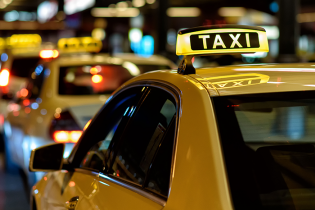 Bỏ quy định bắt buộc xe taxi phải "gắn mào"