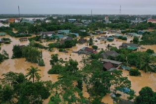 Tạm cấp 500 tỷ đồng hỗ trợ khẩn cấp các tỉnh miền Trung