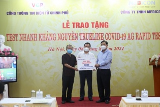 Trao 100.000 bộ kit test nhanh kháng nguyên SARS-CoV-2 tặng 4 địa phương