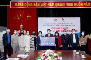 Cây gậy trắng khơi dậy sức mạnh sẻ chia của cộng đồng với người khiếm thị