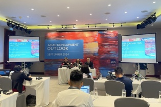 ADB dự báo tăng trưởng GDP Việt Nam năm 2024 đạt 6%