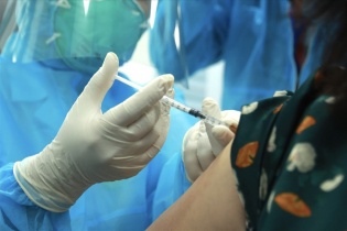TP.HCM: Tiêm vắc xin phòng Covid-19 xuyên Tết Quý Mão 2023