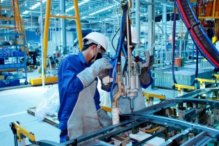 TP.HCM: Tiền lương tăng nhưng không kịp mức tăng giá cả sinh hoạt