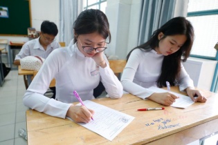 Thủ tướng: Không để học sinh nào phải bỏ thi vì hoàn cảnh khó khăn 