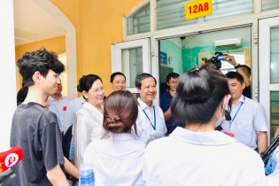 Thi tốt nghiệp THPT 2024: Bộ trưởng Nguyễn Kim Sơn động viên thí sinh, giáo viên 