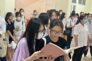 Trường chuyên ở Hà Nội đồng loạt giảm điểm chuẩn lớp 10