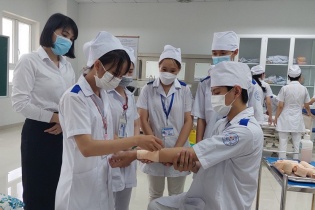 Điểm sàn nhóm ngành y dược năm 2024 từ 19 điểm