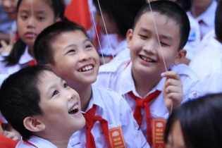 Trước thềm năm học mới, nhiều địa phương công bố miễn, giảm học phí 
