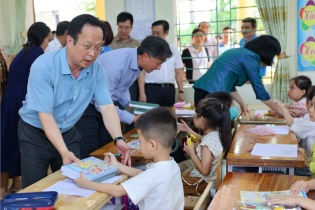 Sở Giáo dục và Đào tạo Hà Nội tặng quà động viên học sinh vùng lũ Mỹ Đức, Ứng Hoà