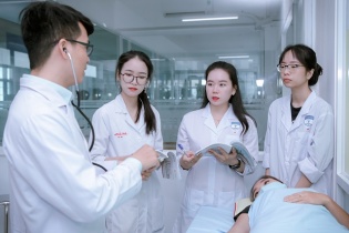Nhà trường hợp tác với bệnh viện đưa sinh viên đi đào tạo, làm việc tại Đức 