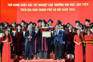 Hà Nội tuyên dương 100 thủ khoa xuất sắc, tiêu biểu năm 2024 