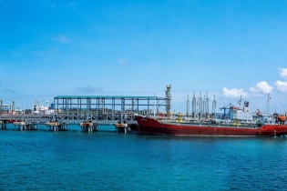 Cổ phiếu thủy sản, cảng biển, hóa chất tăng mạnh, VN-Index tiến vào vùng cản 1.300