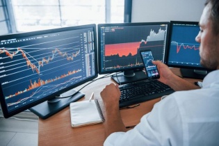 Nỗ lực hồi phục, VN-Index đóng cửa tăng 4,1 điểm, lên 1.214 điểm