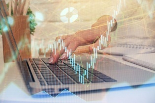 Bất động sản tiếp tục giảm sâu, VN-Index tăng hơn 6 điểm nhờ ngân hàng