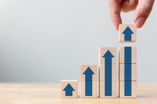 Hàng loạt cổ phiếu kịch trần, VN-Index tăng hơn 26,36 điểm, kịch tính EIB