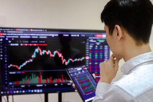 NVL khớp 129 triệu cổ phiếu, VN-Index giảm gần 9 điểm