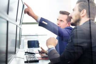 Áp lực bán gia tăng trước Tết, VN-Index tăng nhẹ nhờ khối ngoại vẫn mua ròng
