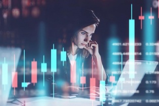 Áp lực điều chỉnh gia tăng, VN-Index giảm gần 10 điểm phiên đầu tuần