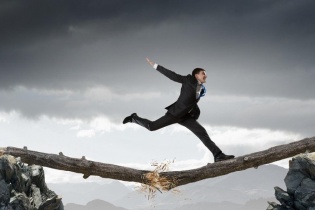 Nhiều cổ phiếu thủng đáy, VN-Index về vùng đầu năm