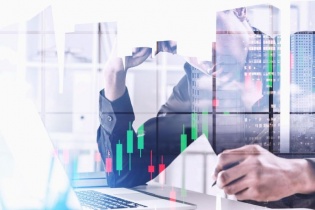 VN-Index đóng cửa với sắc xanh, nhưng thanh khoản thấp