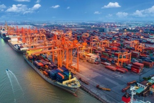 Giá cước lập đỉnh, cổ phiếu doanh nghiệp cảng biển HAH,GMD, VOS... vọt tăng