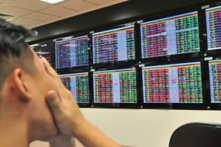 VN-Index mất mốc 1.250 điểm vì áp lực bán tháo