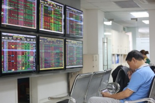 VN-Index giảm nhẹ phiên cuối tuần, xuống 1.285 điểm