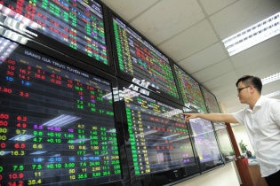 VN-Index chạm mốc 1.270 điểm, khối ngoại mua ròng