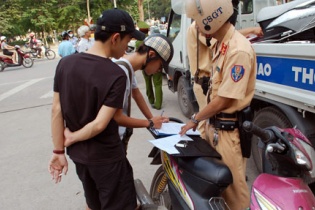 Hà Nội ủng hộ tăng nặng mức phạt vi phạm giao thông