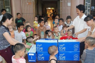 TH True Milk trao tặng 1.200 lít sữa cho trẻ em tại Nghệ An