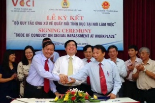 Quấy rối tình dục tại nơi làm việc: Nhận diện và ứng xử thế nào