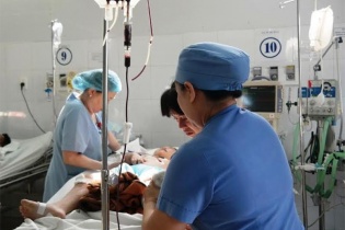Vụ tai nạn ô tô liên hoàn trên cầu Thuận Phước - Đà Nẵng: Tích cực cứu chữa 2 nạn nhân còn sống
