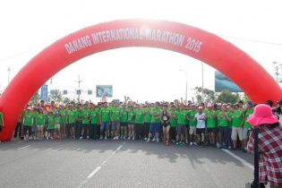 VĐV Việt Nam và Nhật Bản thắng lớn tại giải Marathon Quốc tế Đà Nẵng 2015
