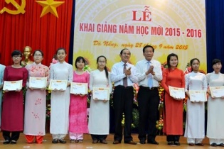 Báo Đầu tư trao 30 suất học bổng cho sinh viên trường Cao đẳng Kinh tế - Kế hoạch Đà Nẵng