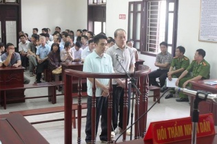 Thanh Hóa: 12 năm tù giam cho 2 kiểm lâm nhận hối lộ