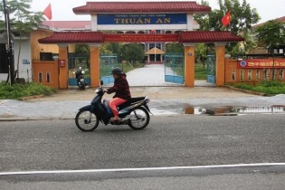 Hàng trăm học sinh tại Huế phải sơ tán vì trường học bị sụt lún