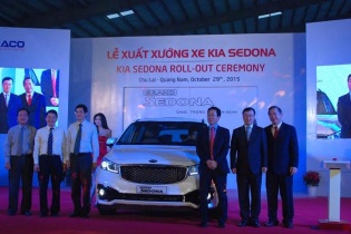 Thaco xuất xưởng xe du lịch Kia Sedona và Mazda 2 mới