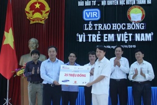 Báo Đầu tư trao 50 suất học bổng Swing for the Kids tại Hải Dương
