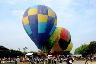 Hàng nghìn người theo dõi Ngày hội Khinh khí cầu quốc tế Festival Huế 2016